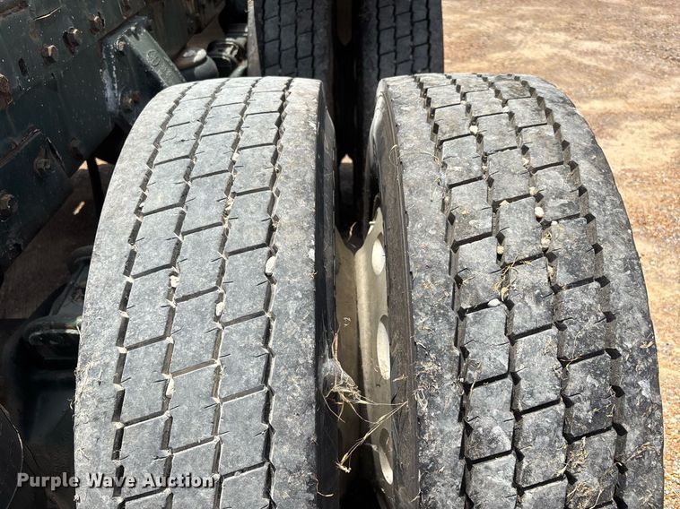 image for item DW7161 2003 Peterbilt 379 semi truck