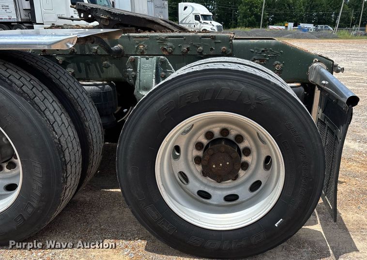 image for item DW7161 2003 Peterbilt 379 semi truck