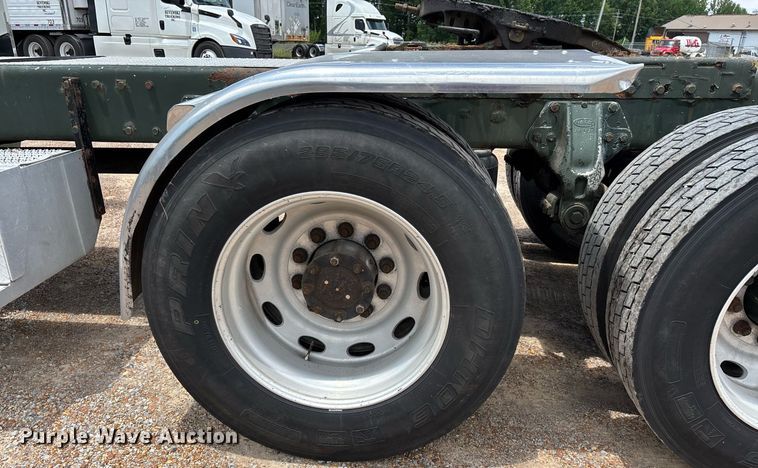 image for item DW7161 2003 Peterbilt 379 semi truck