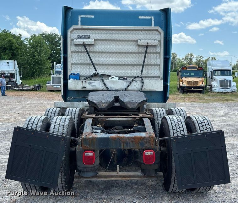 image for item DW7162 2001 Peterbilt 379 semi truck