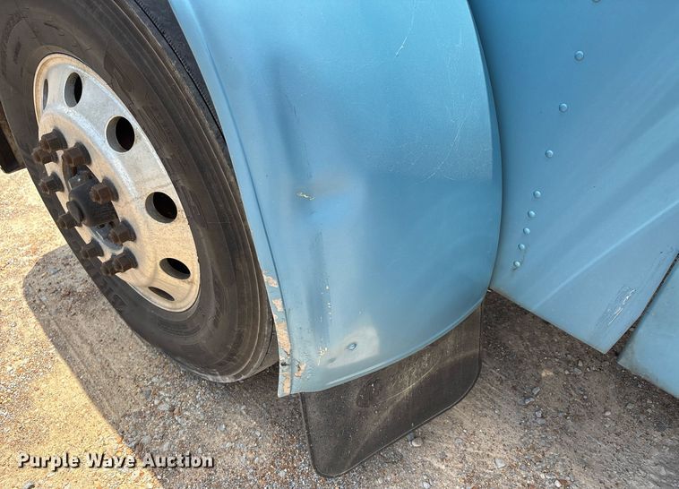 image for item DW7162 2001 Peterbilt 379 semi truck