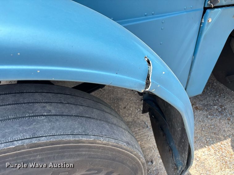 image for item DW7162 2001 Peterbilt 379 semi truck