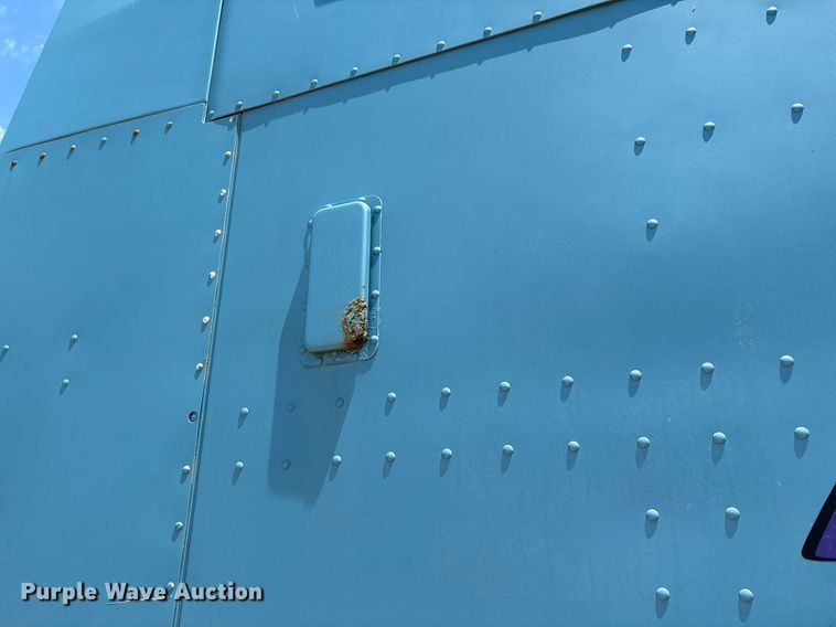 image for item DW7162 2001 Peterbilt 379 semi truck