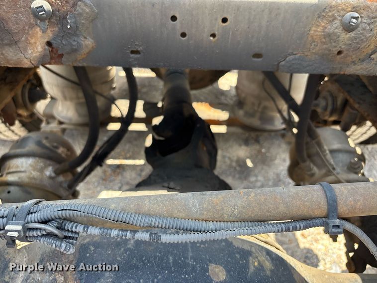 image for item DW7162 2001 Peterbilt 379 semi truck