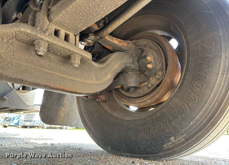 image for item DW7162 2001 Peterbilt 379 semi truck