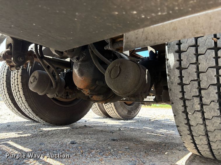 image for item DW7162 2001 Peterbilt 379 semi truck