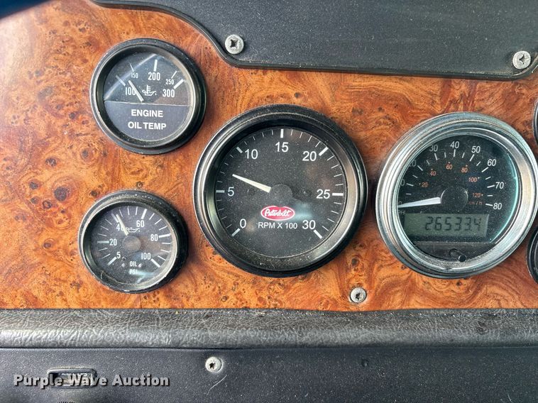 image for item DW7162 2001 Peterbilt 379 semi truck