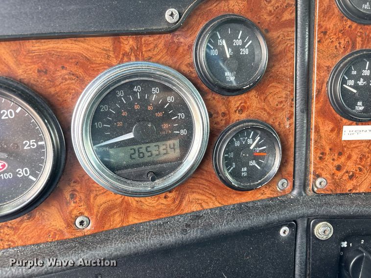 image for item DW7162 2001 Peterbilt 379 semi truck