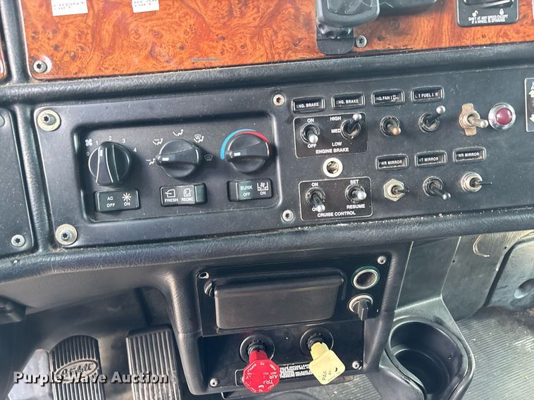 image for item DW7162 2001 Peterbilt 379 semi truck