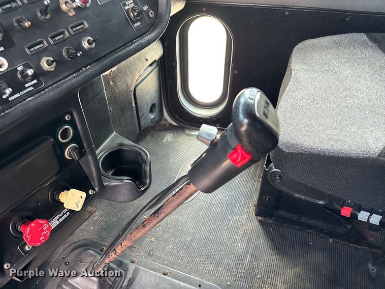 image for item DW7162 2001 Peterbilt 379 semi truck