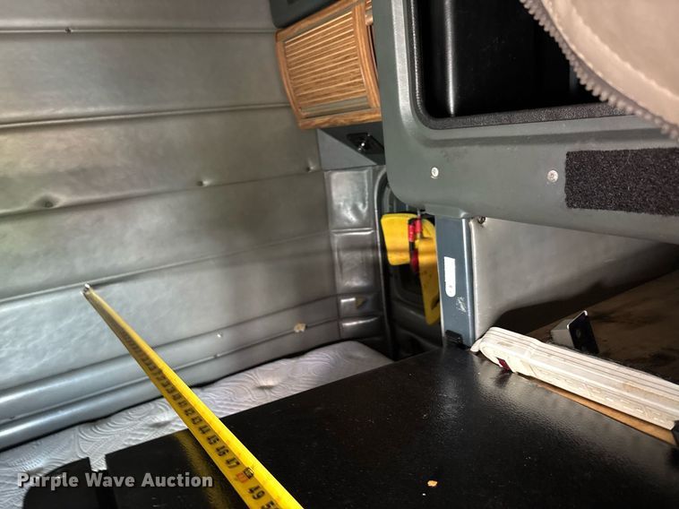 image for item DW7162 2001 Peterbilt 379 semi truck