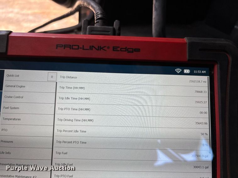 image for item DW7162 2001 Peterbilt 379 semi truck