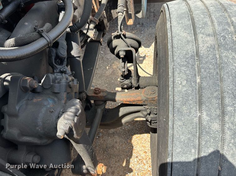 image for item DW7162 2001 Peterbilt 379 semi truck