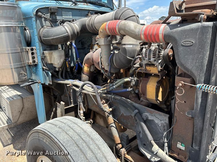 image for item DW7162 2001 Peterbilt 379 semi truck