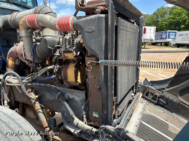 image for item DW7162 2001 Peterbilt 379 semi truck