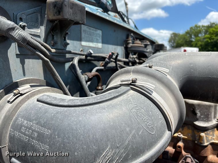 image for item DW7162 2001 Peterbilt 379 semi truck