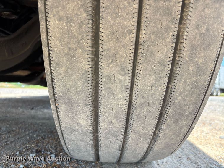 image for item DW7162 2001 Peterbilt 379 semi truck