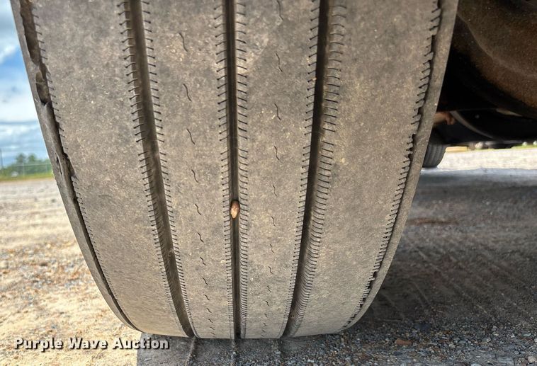 image for item DW7162 2001 Peterbilt 379 semi truck