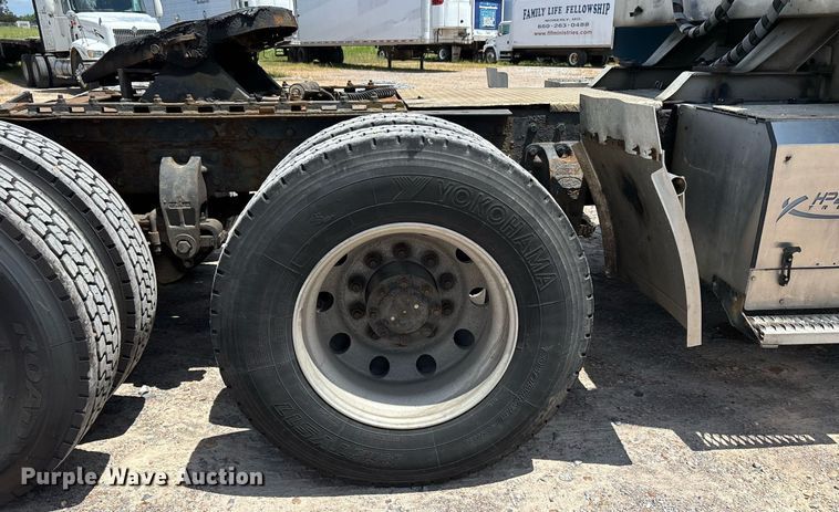 image for item DW7162 2001 Peterbilt 379 semi truck