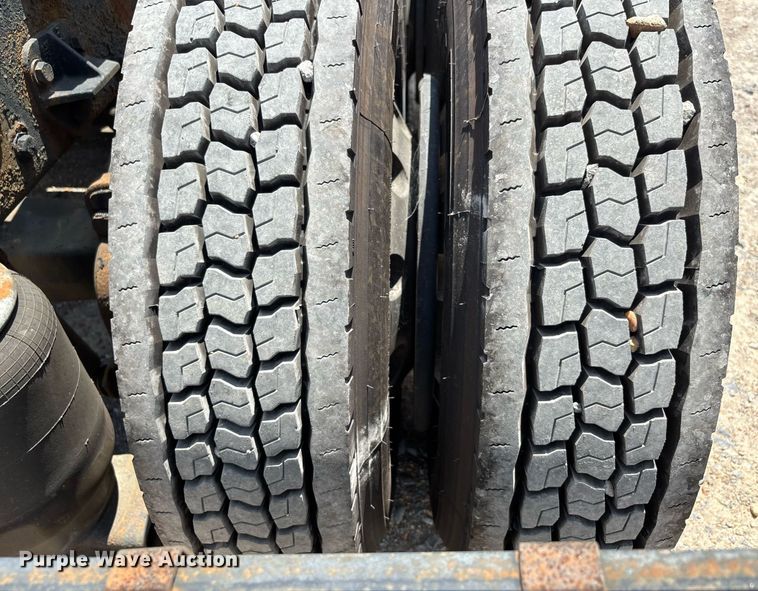 image for item DW7162 2001 Peterbilt 379 semi truck