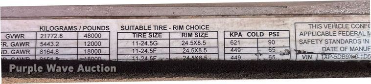 image for item DW7162 2001 Peterbilt 379 semi truck