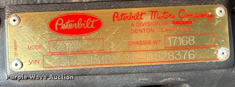 image for item DW7162 2001 Peterbilt 379 semi truck