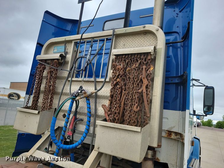 image for item DX6990 2002 Volvo VNL semi truck