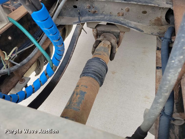 image for item DX6990 2002 Volvo VNL semi truck