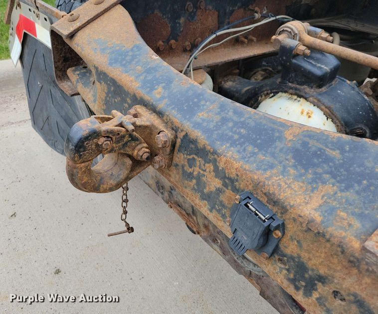 image for item DX6990 2002 Volvo VNL semi truck