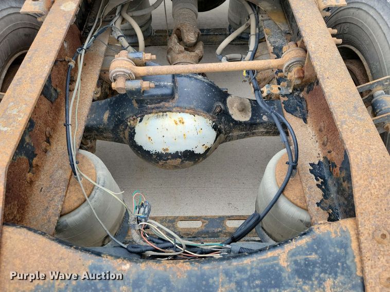 image for item DX6990 2002 Volvo VNL semi truck