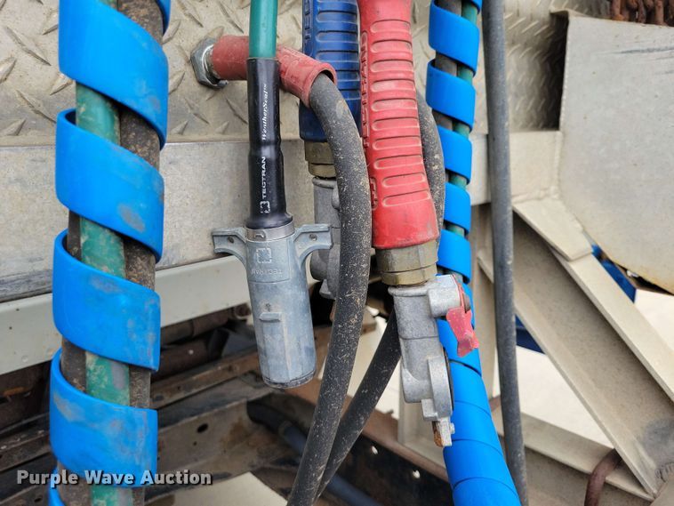 image for item DX6990 2002 Volvo VNL semi truck