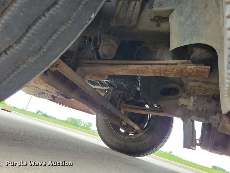 image for item DX6990 2002 Volvo VNL semi truck