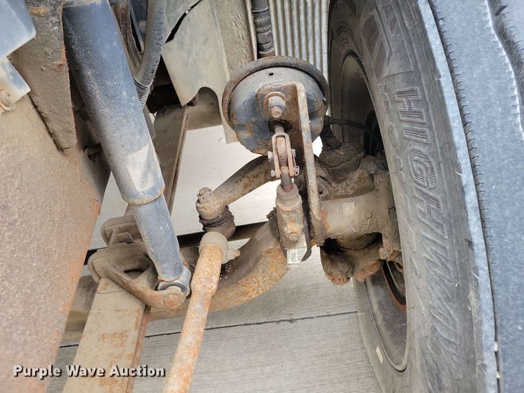 image for item DX6990 2002 Volvo VNL semi truck