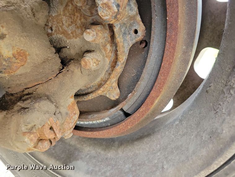 image for item DX6990 2002 Volvo VNL semi truck