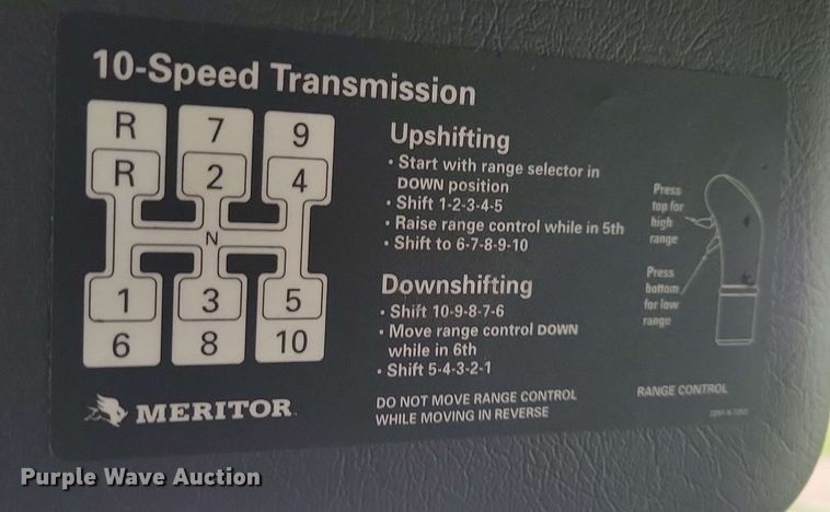 image for item DX6990 2002 Volvo VNL semi truck