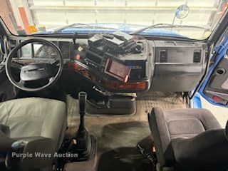 image for item DX6990 2002 Volvo VNL semi truck