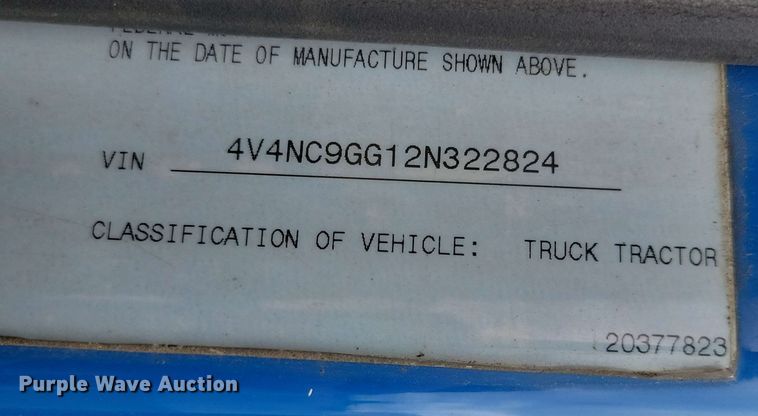 image for item DX6990 2002 Volvo VNL semi truck