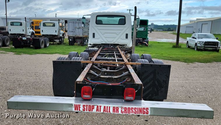 image for item DX7154 2017 International  7500 truck cab and chassis