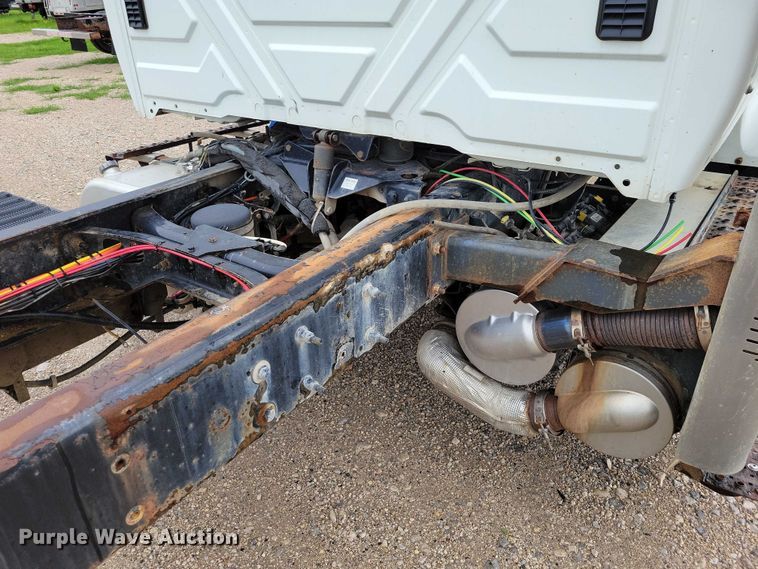 image for item DX7154 2017 International  7500 truck cab and chassis