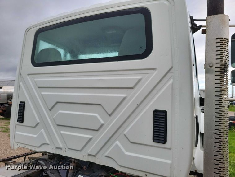 image for item DX7154 2017 International  7500 truck cab and chassis