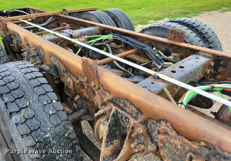 image for item DX7154 2017 International  7500 truck cab and chassis