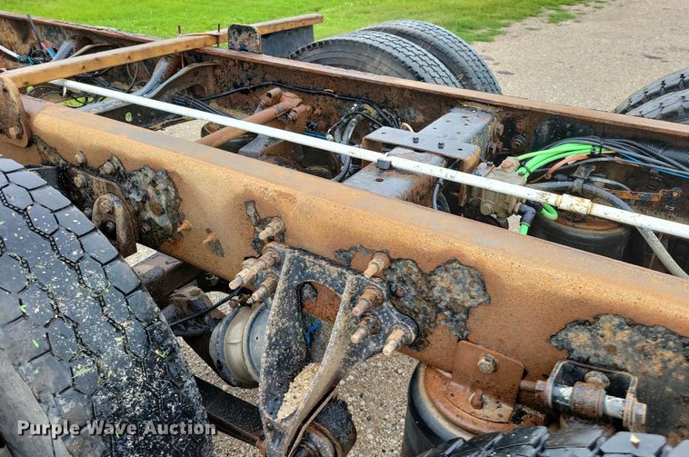 image for item DX7154 2017 International  7500 truck cab and chassis