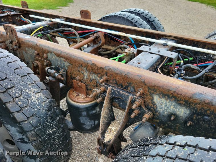 image for item DX7154 2017 International  7500 truck cab and chassis