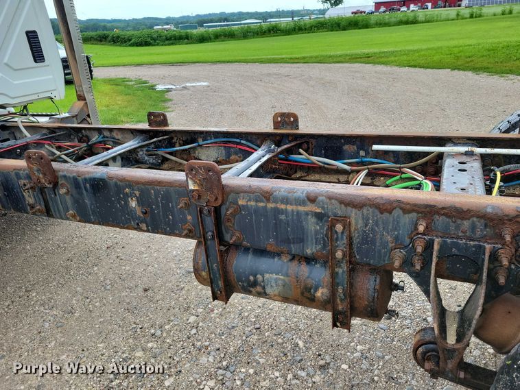 image for item DX7154 2017 International  7500 truck cab and chassis