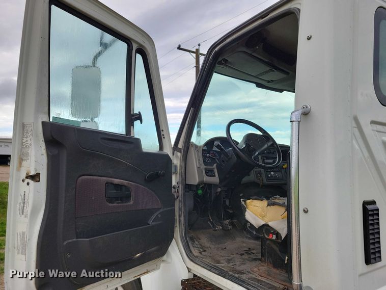 image for item DX7154 2017 International  7500 truck cab and chassis