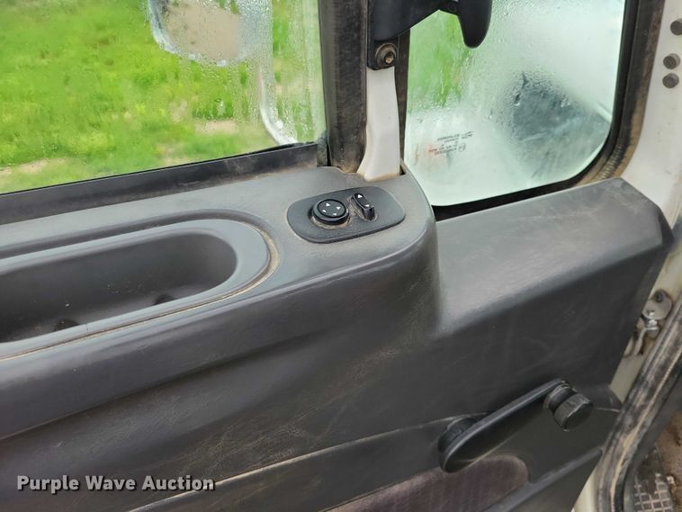 image for item DX7154 2017 International  7500 truck cab and chassis