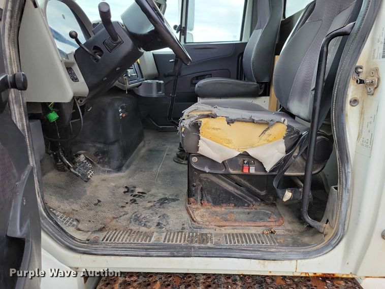 image for item DX7154 2017 International  7500 truck cab and chassis