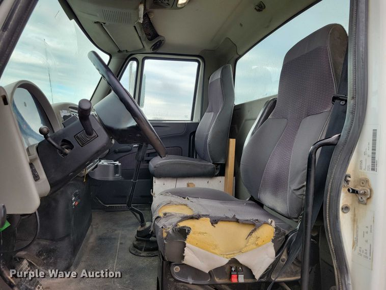 image for item DX7154 2017 International  7500 truck cab and chassis