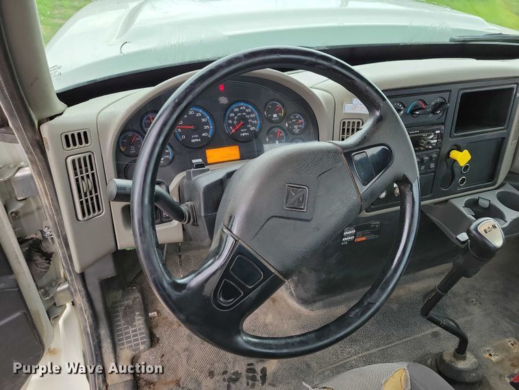 image for item DX7154 2017 International  7500 truck cab and chassis