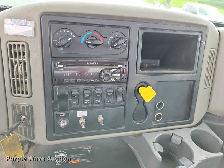 image for item DX7154 2017 International  7500 truck cab and chassis